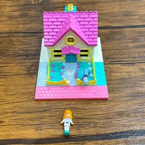 Vintage 1993 Polly Pocket Bluebird Cozy Cottage